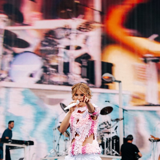 Pommelien Thijs and Roxy Dekker at Werchter Boutique 2026