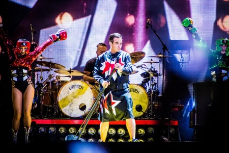 werchter-boutique-2017-07-robbie-williams-006-5b8671335f109.jpg