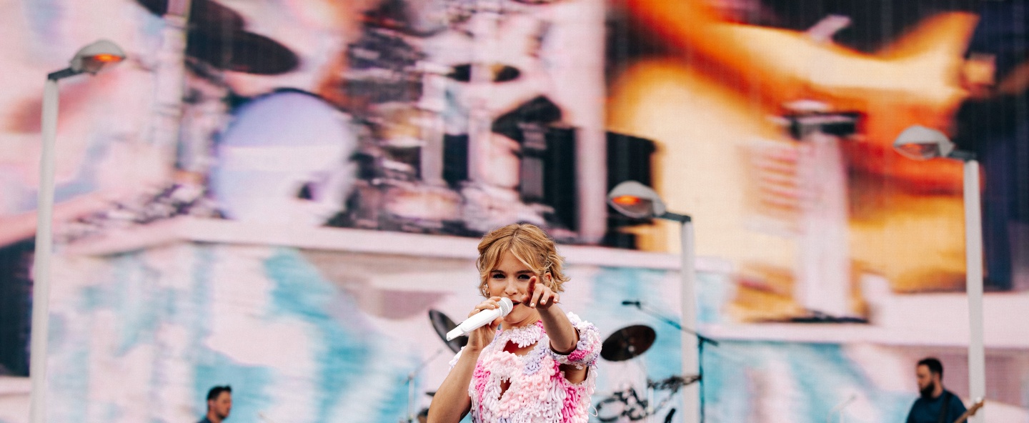 Pommelien Thijs and Roxy Dekker at Werchter Boutique 2026